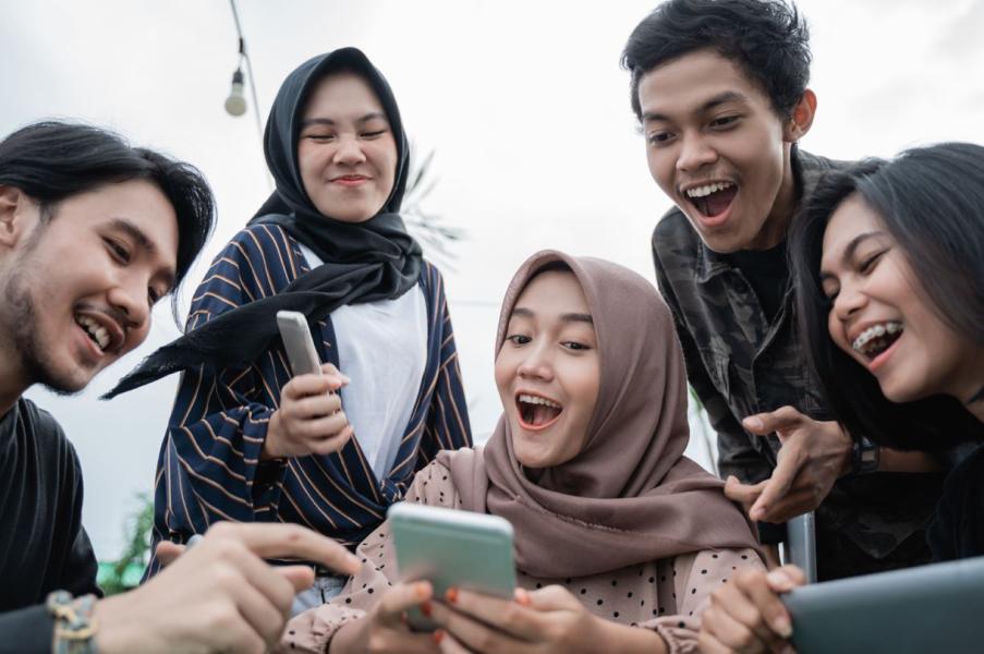 Penggunaan Bahasa Indonesia Menurun Dalam Obrolan Bebas di Generasi Z